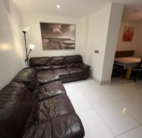 پانسیون Lovely Home In Kimmage, Dublin