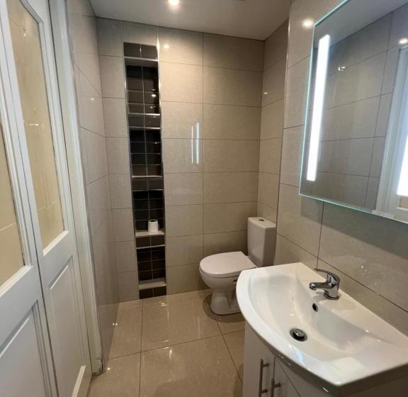 펜션 Lovely Home In Kimmage, Dublin