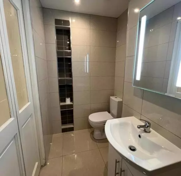 پانسیون Lovely Home In Kimmage, Dublin