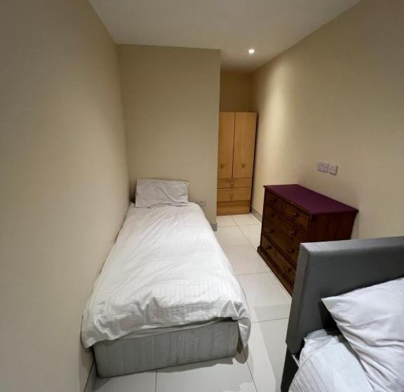 펜션 Lovely Home In Kimmage, Dublin