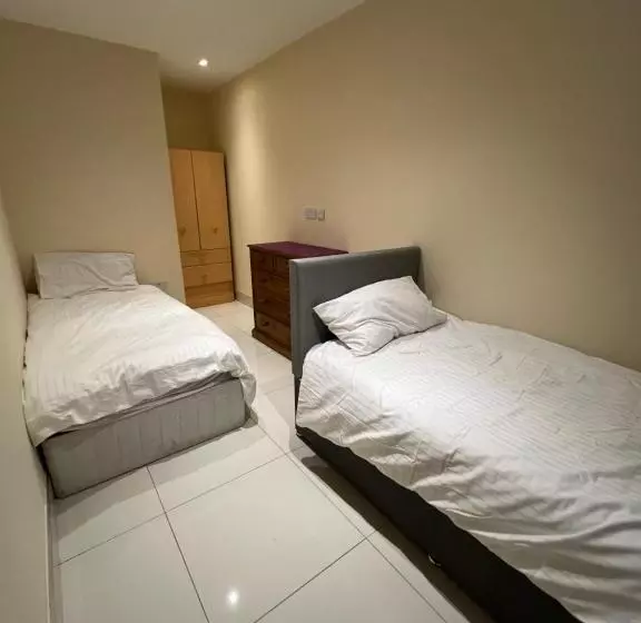 پانسیون Lovely Home In Kimmage, Dublin