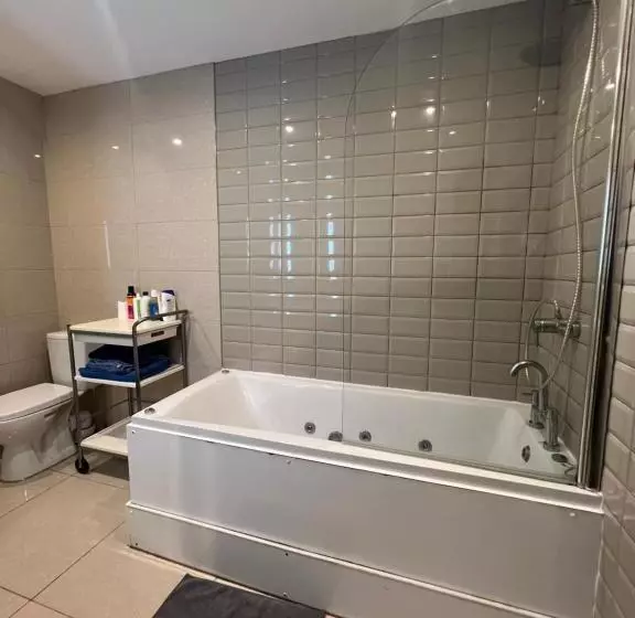 پانسیون Lovely Home In Kimmage, Dublin