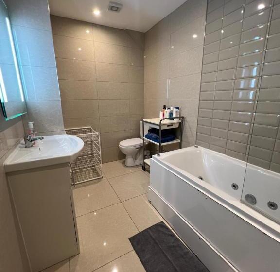 펜션 Lovely Home In Kimmage, Dublin