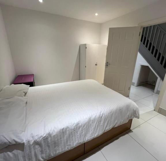 펜션 Lovely Home In Kimmage, Dublin