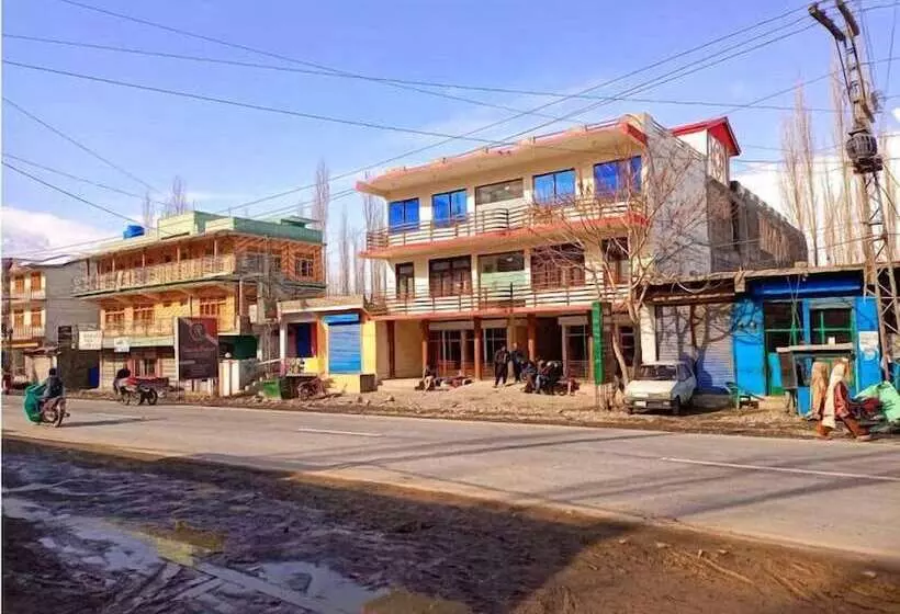 هتل Yazgar Residency Skardu
