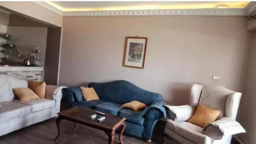 شاليه فيلا فندقي سياحي علي البحر مباشرة بحديقة خاصة