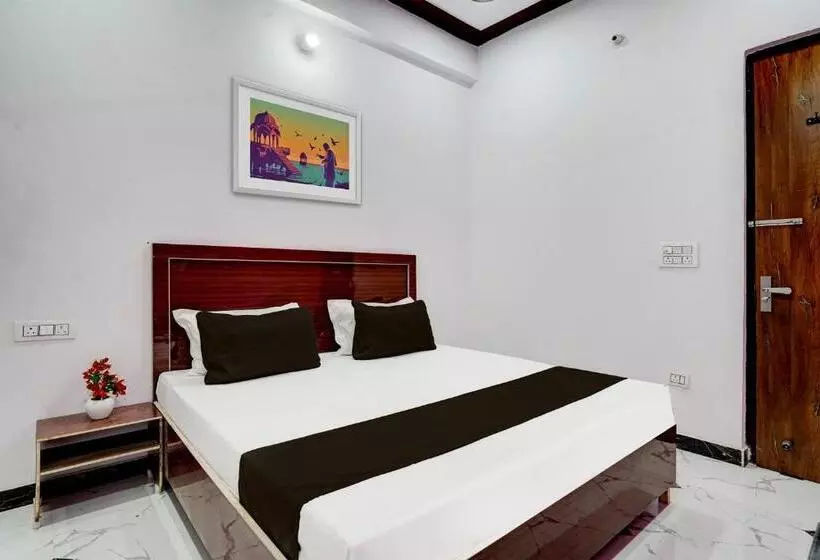 Hotelli Oyo Raj