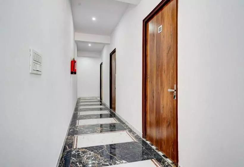 Hotelli Oyo Raj