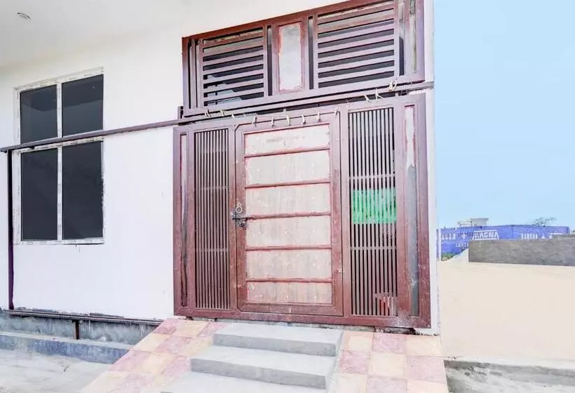 Hotelli Oyo Raj