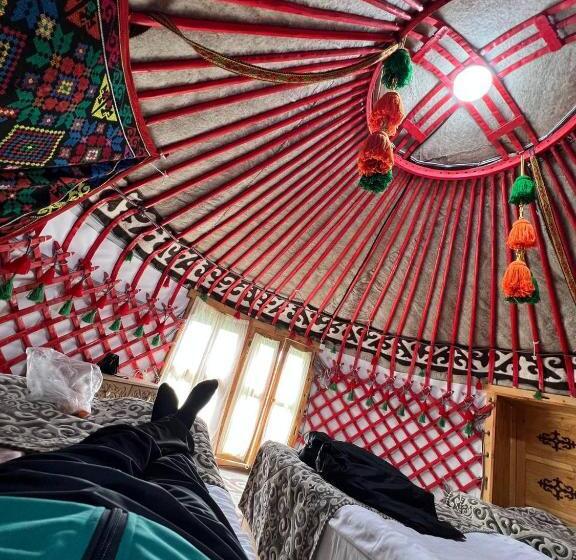 تختخواب و صبحانه As A Nomad Naryn Ethno Complex