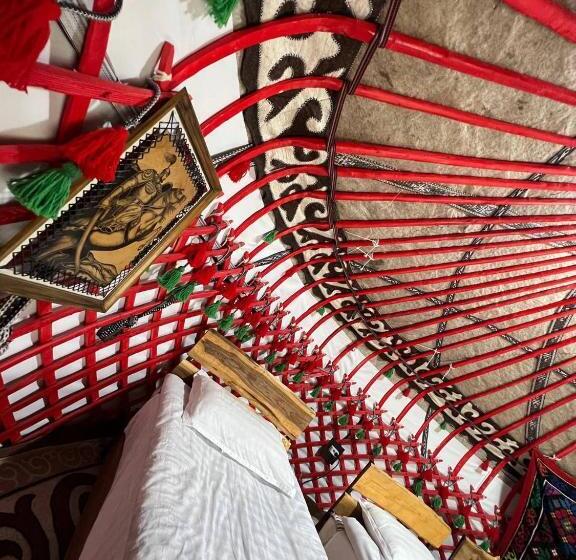 تختخواب و صبحانه As A Nomad Naryn Ethno Complex