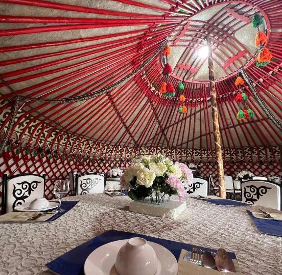 تختخواب و صبحانه As A Nomad Naryn Ethno Complex