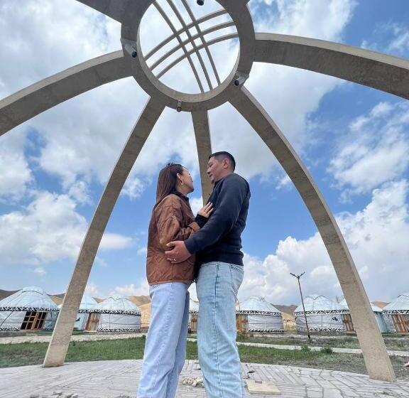 تختخواب و صبحانه As A Nomad Naryn Ethno Complex