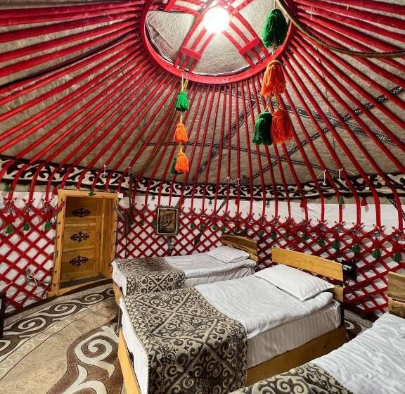 تختخواب و صبحانه As A Nomad Naryn Ethno Complex