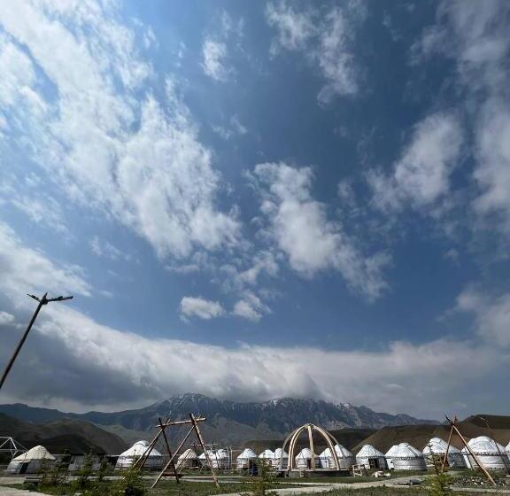 تختخواب و صبحانه As A Nomad Naryn Ethno Complex