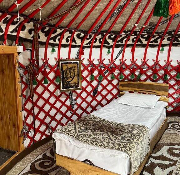 تختخواب و صبحانه As A Nomad Naryn Ethno Complex