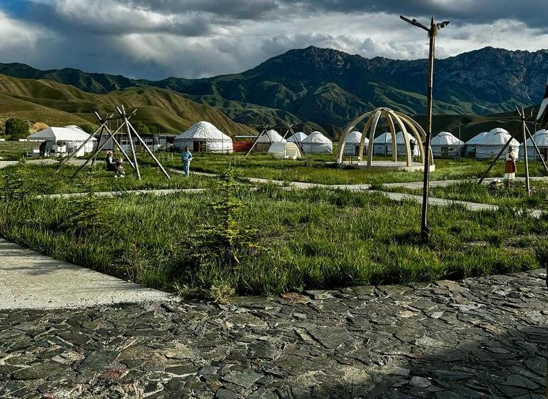 تختخواب و صبحانه As A Nomad Naryn Ethno Complex