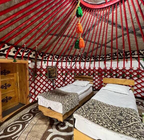 تختخواب و صبحانه As A Nomad Naryn Ethno Complex