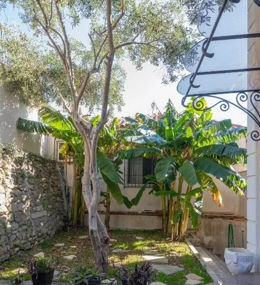 پانسیون Angoni Villa