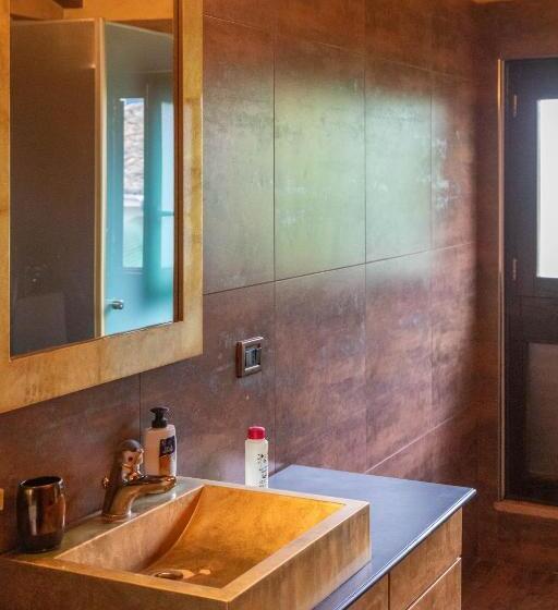 پانسیون Angoni Villa