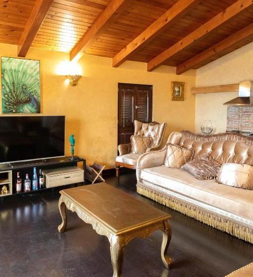 پانسیون Angoni Villa