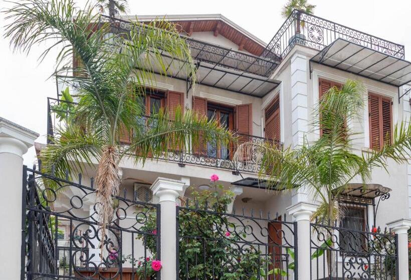 پانسیون Angoni Villa