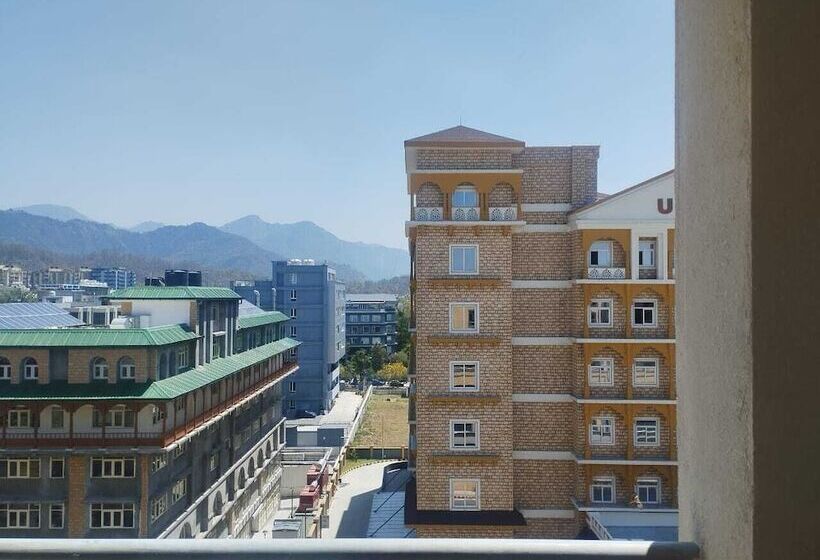 Отель Luxsugero Studios Dehradun Mussoorie