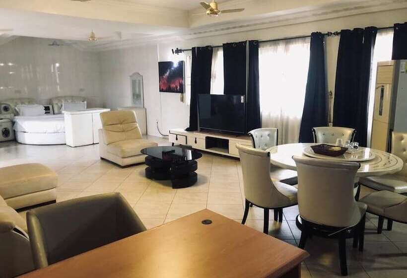 בית מלון כפרי Crislord Palace