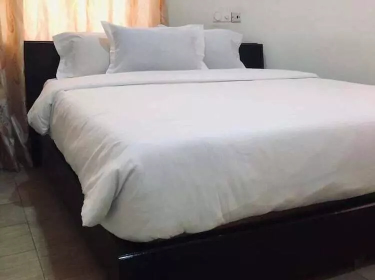 Hotelli Crislord Palace