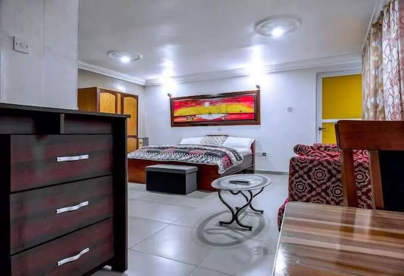 Hotelli Crislord Palace