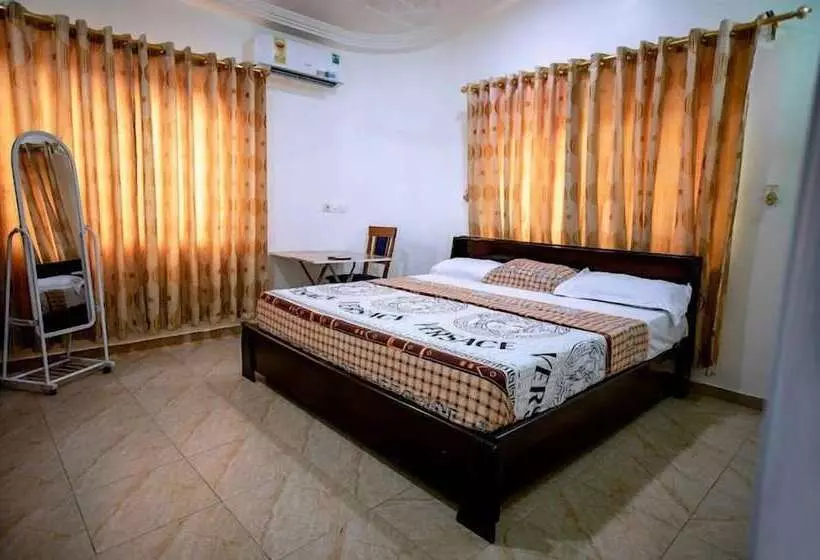 Hotelli Crislord Palace