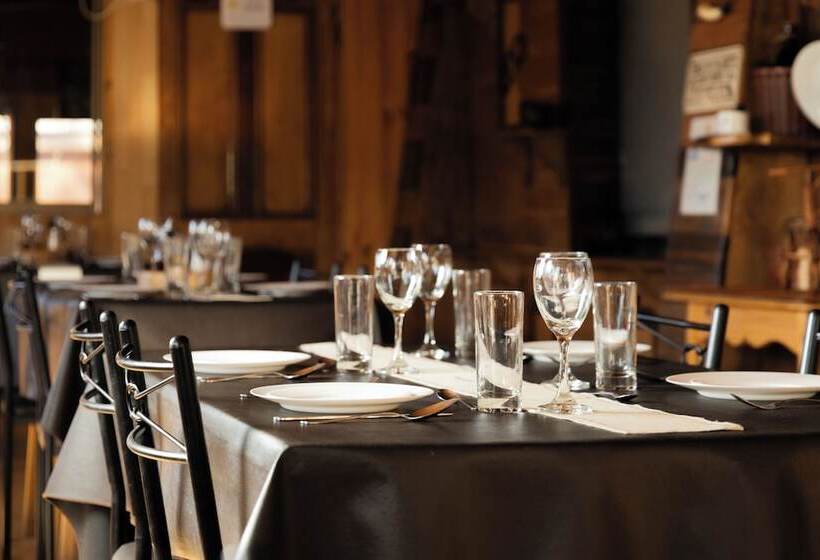 ホテル Y Restaurant Doña Rode