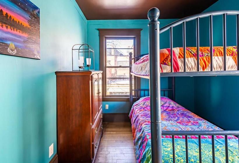 Auberge C Mon Inn Hostel