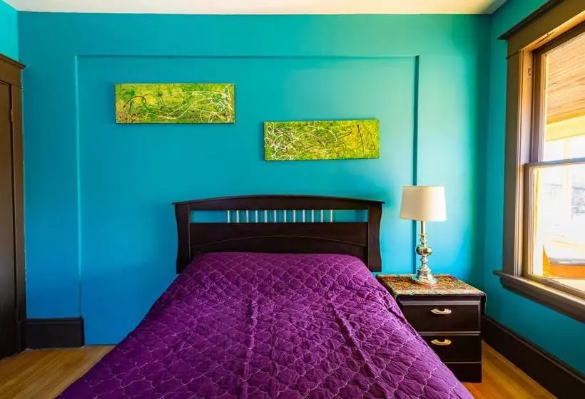 Auberge C Mon Inn Hostel