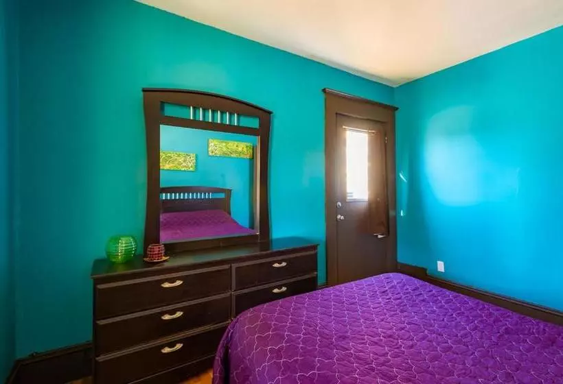 Auberge C Mon Inn Hostel