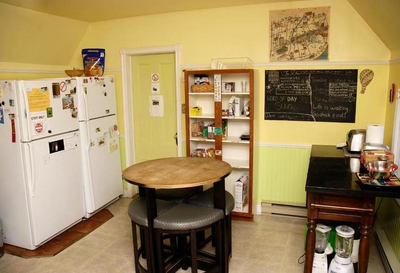 Auberge C Mon Inn Hostel