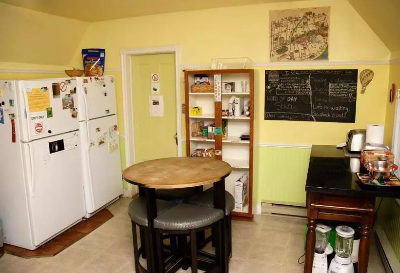 Auberge C Mon Inn Hostel