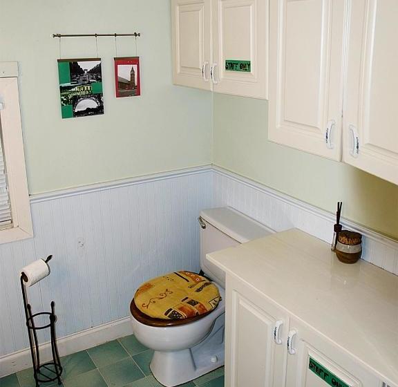 Auberge C Mon Inn Hostel