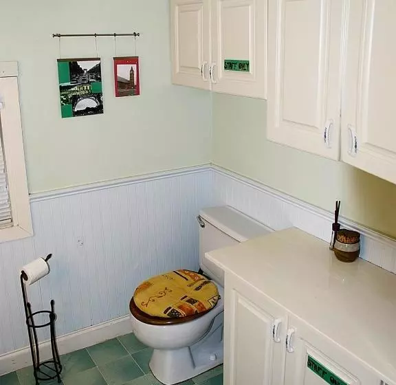 Auberge C Mon Inn Hostel