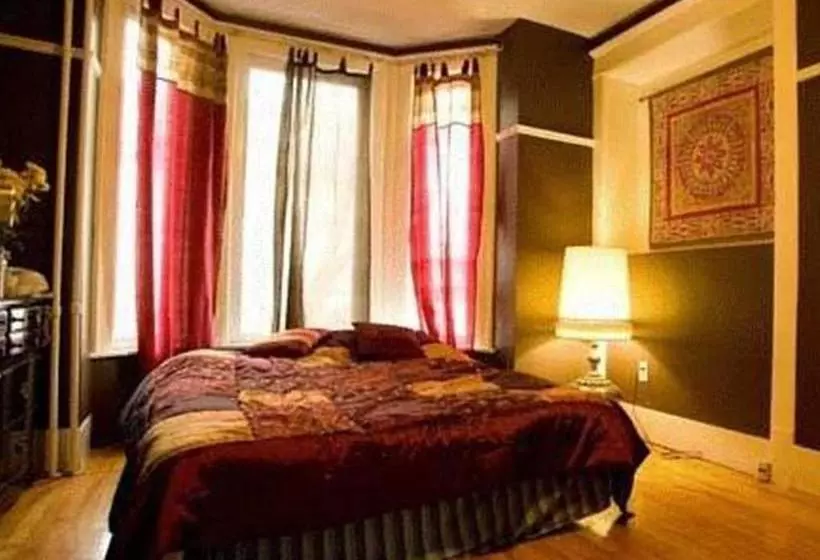 Auberge C Mon Inn Hostel