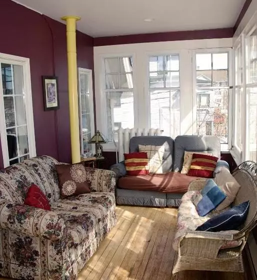 Auberge C Mon Inn Hostel