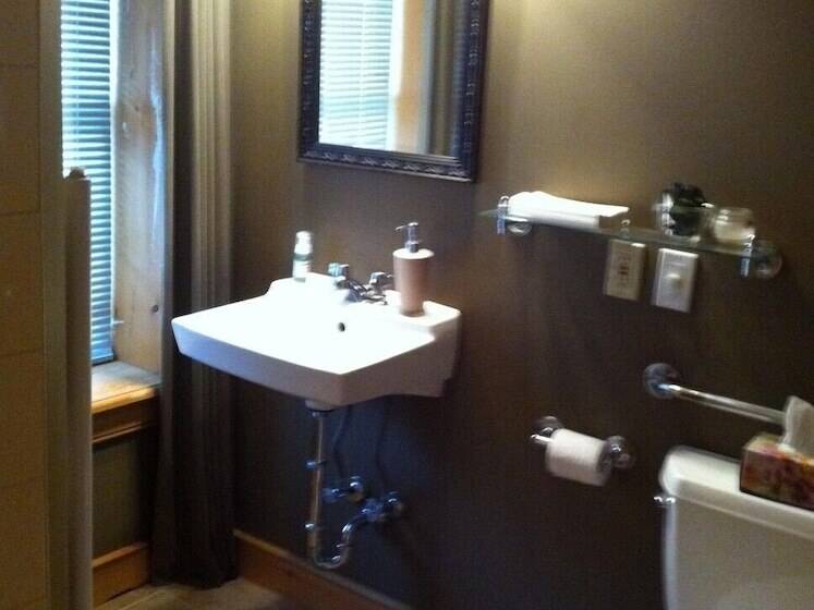 Bed and Breakfast Emilyville Inn