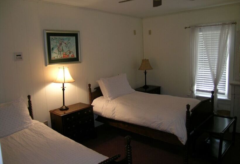 Bed and Breakfast Emilyville Inn