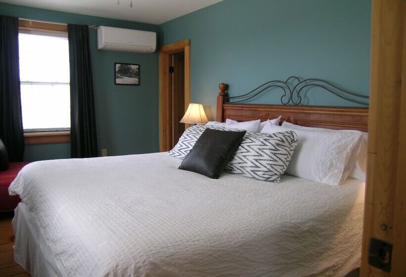 Bed and Breakfast Emilyville Inn