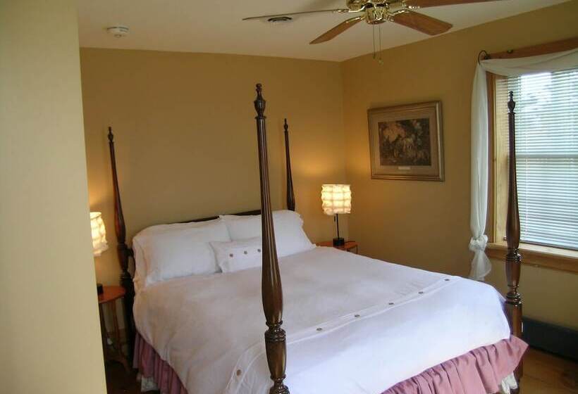 Bed and Breakfast Emilyville Inn