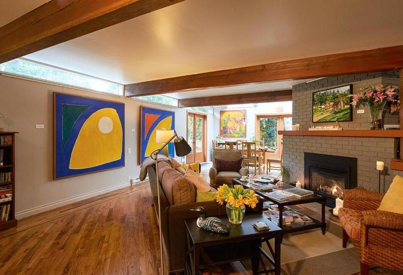 Bed and Breakfast Hedgerow House