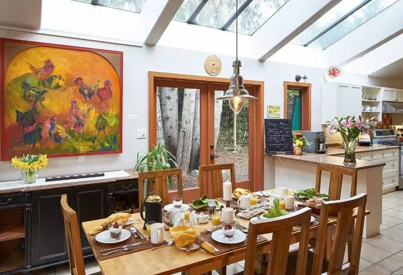 ベッドアンドブレックファースト Hedgerow House
