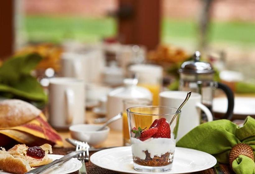 Bed and Breakfast Hedgerow House