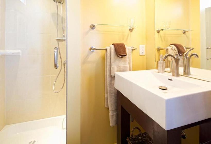 Bed and Breakfast Hedgerow House