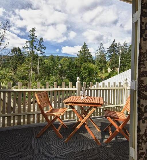 Bed and Breakfast Hedgerow House